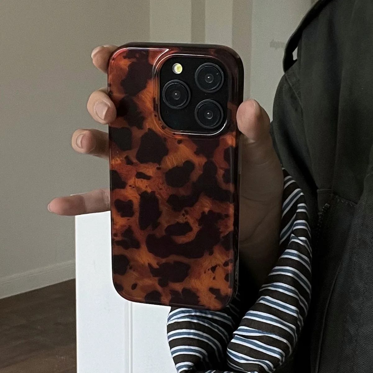 Retro Amber Texture Laser Phon - đánh giá và giá Phone Cases Mous